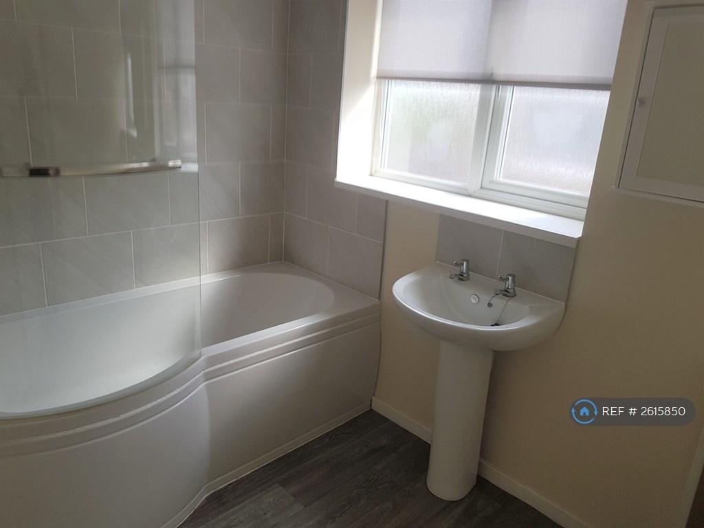 Apartment in Leeds, West Yorkshire - View 4