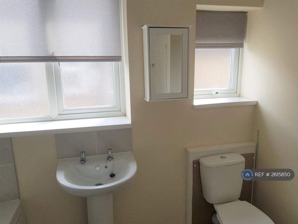 Apartment in Leeds, West Yorkshire - View 5