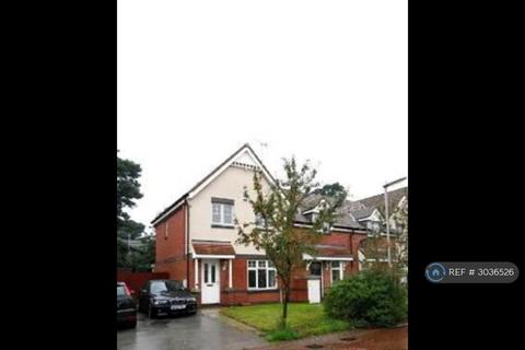 3 bedroom end of terrace house to rent, Mclaren Fields, Leeds, LS13