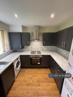 3 bedroom end of terrace house to rent, Mclaren Fields, Leeds, LS13
