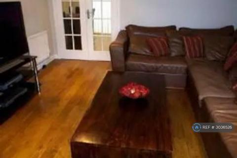3 bedroom end of terrace house to rent, Mclaren Fields, Leeds, LS13