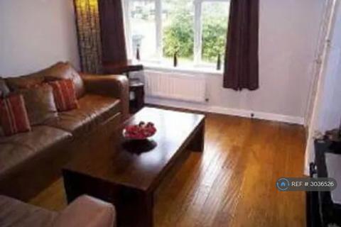 3 bedroom end of terrace house to rent, Mclaren Fields, Leeds, LS13