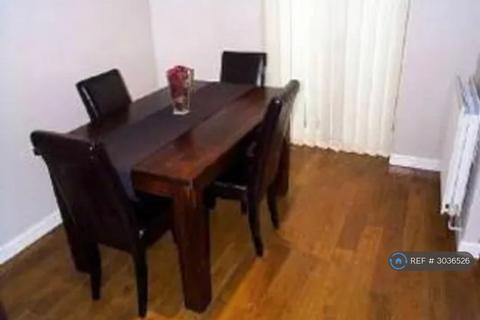 3 bedroom end of terrace house to rent, Mclaren Fields, Leeds, LS13