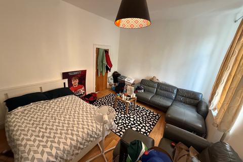 3 bedroom flat to rent, Caledonian Road, London