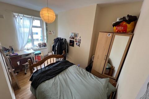 3 bedroom flat to rent, Caledonian Road, London