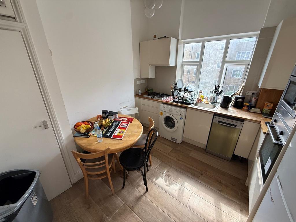 Apartment in London - View 5