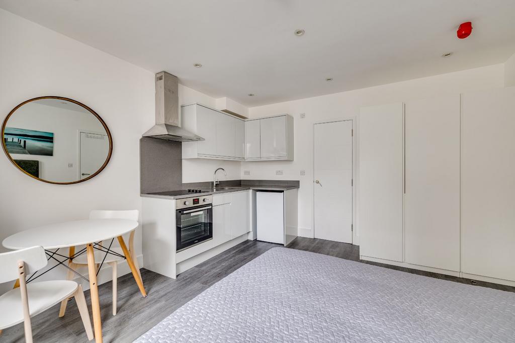 Apartment in London - More
