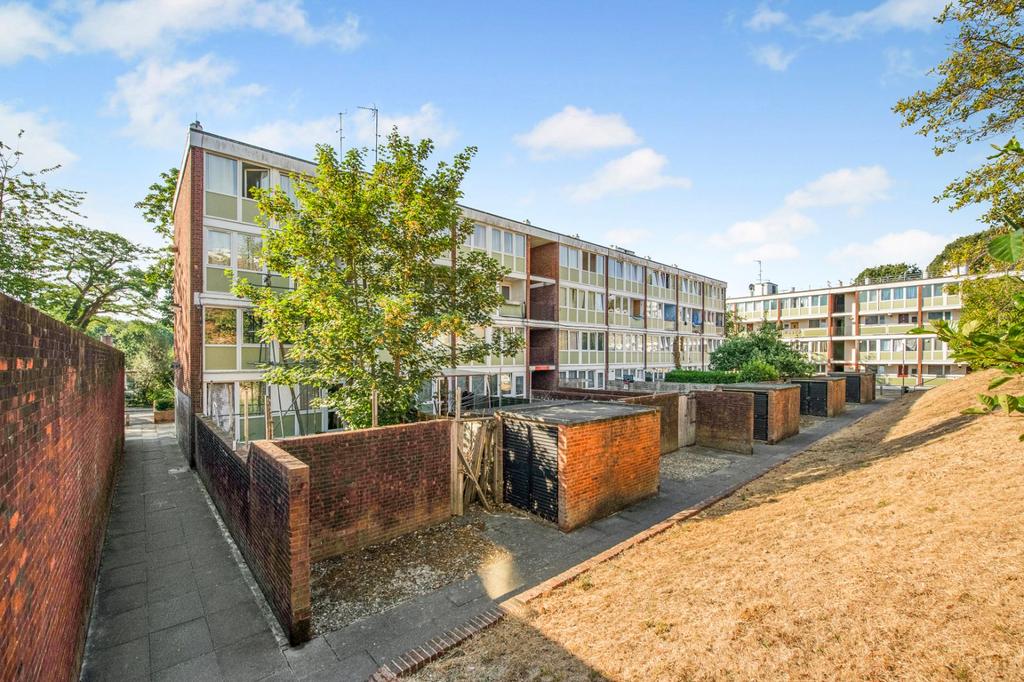 Apartment in London - View 2