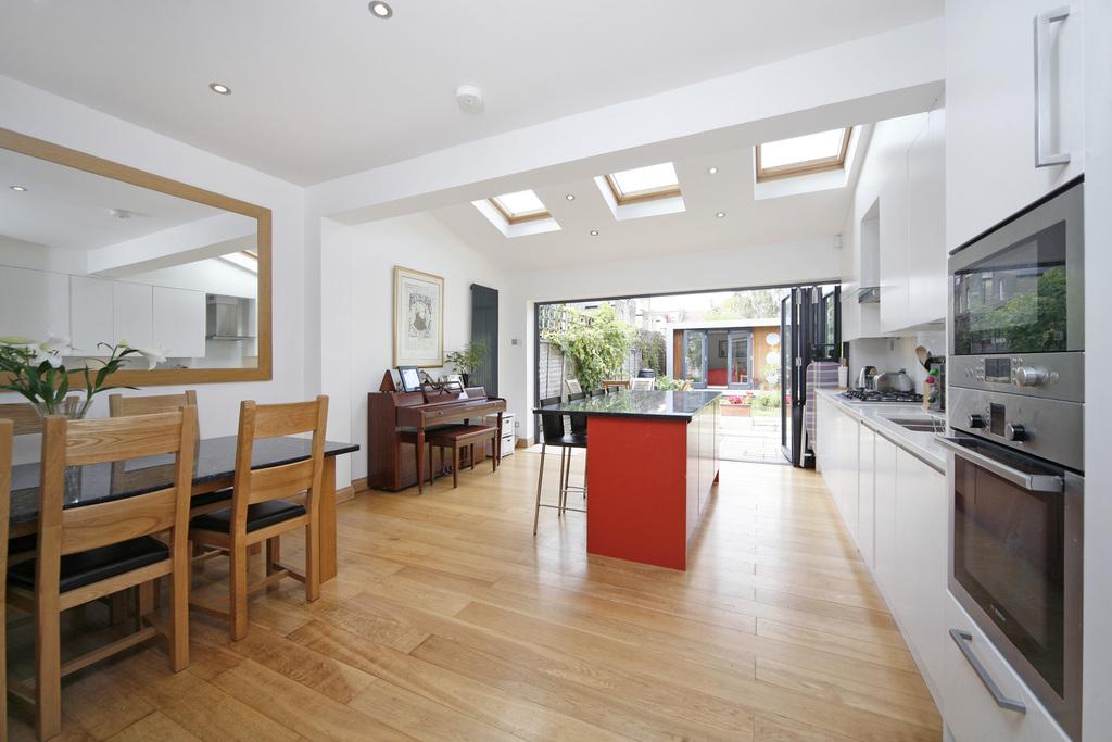 House in London - View 3