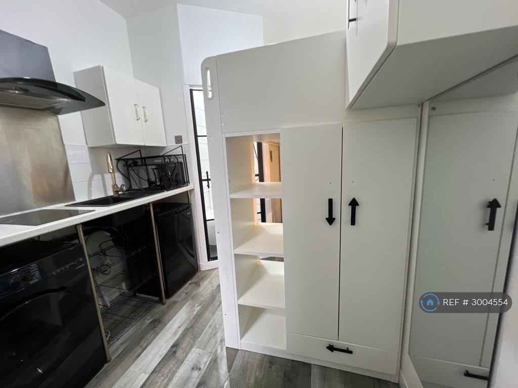 Apartment in Manchester, Greater Manchester - View 3