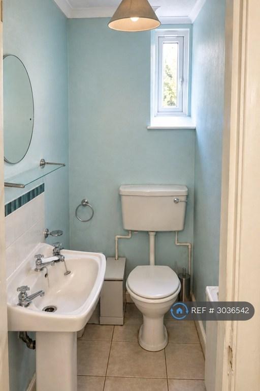 Apartment in Edinburgh - More