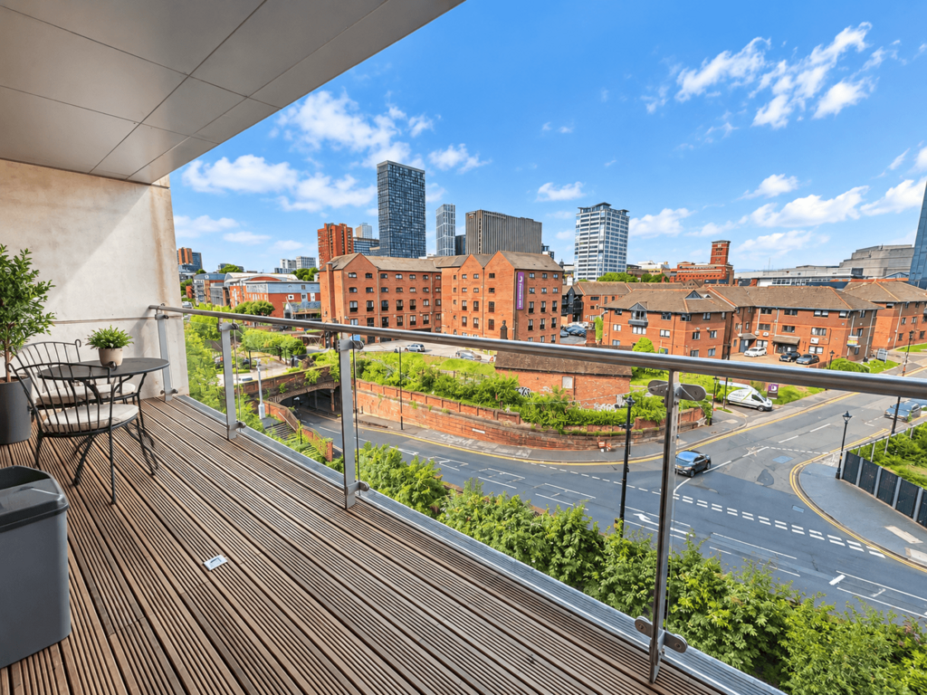 Apartment in Birmingham, Jewellery Quarter - View 2