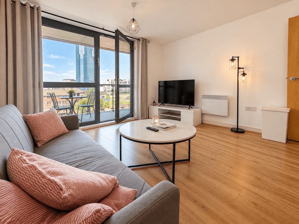 Apartment in Birmingham, Jewellery Quarter - View 3