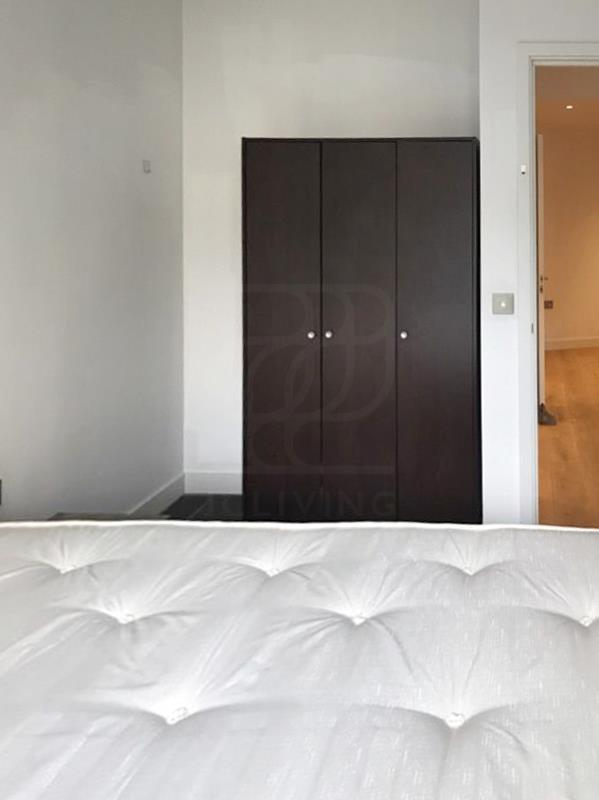 House in London, London City Island, Blackwall - More