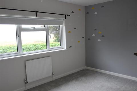 3 bedroom detached house to rent, Darfield Farmhouse