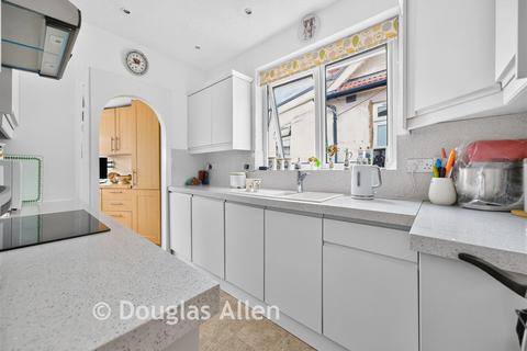 2 bedroom semi-detached bungalow for sale, Strafford Avenue, Ilford IG5