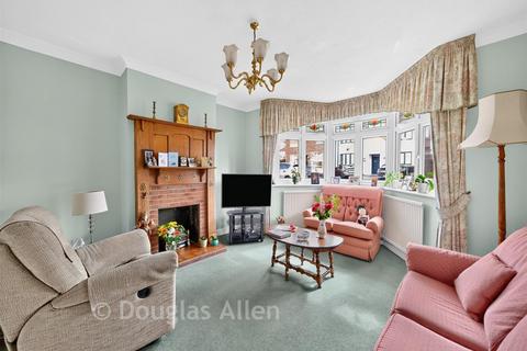 2 bedroom semi-detached bungalow for sale, Strafford Avenue, Ilford IG5