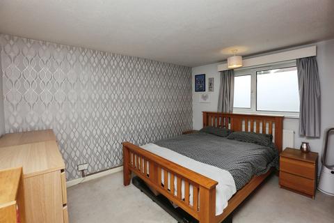 2 bedroom ground floor flat for sale, Aldermoor Road, Gosport