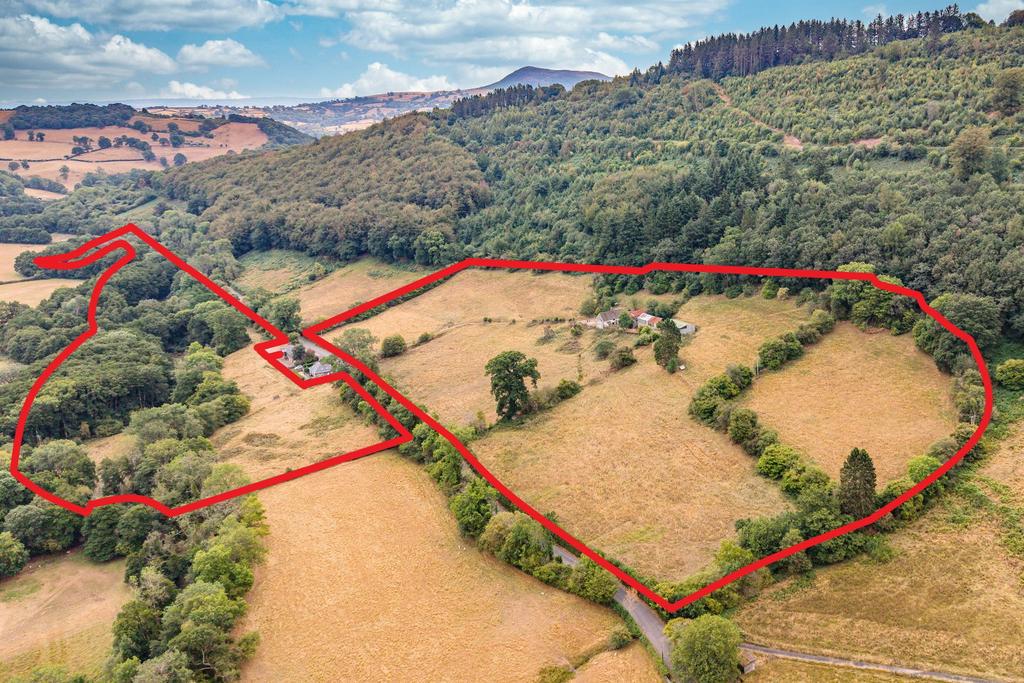 3 bedroom property with land for sale