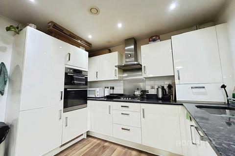 2 bedroom flat to rent, Hill View Court, 13 Bhamra Gardens, Maidenhead, SL6
