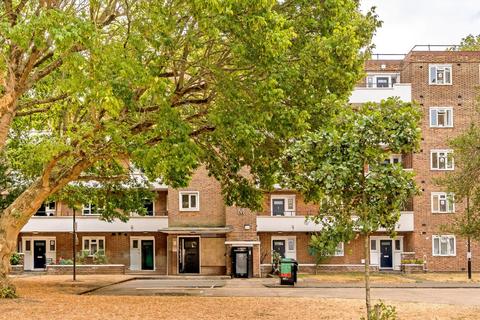 3 bedroom flat for sale, Broomhouse Lane, London SW6