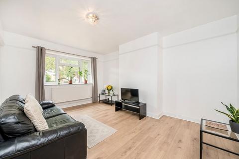 3 bedroom flat for sale, Broomhouse Lane, London SW6