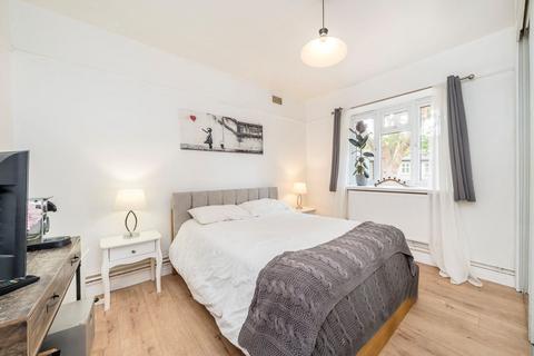 3 bedroom flat for sale, Broomhouse Lane, London SW6
