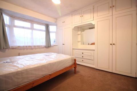 3 bedroom house to rent, The Crossways, Heston