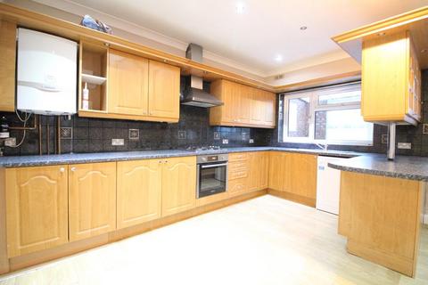 3 bedroom house to rent, The Crossways, Heston