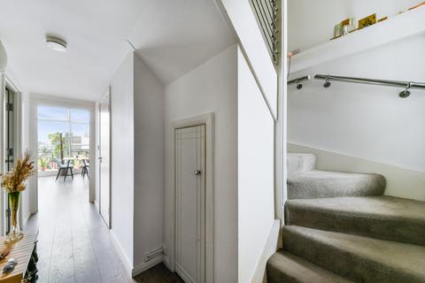 2 bedroom apartment to rent, 57 Ability Plaza, Arbutus Street E8