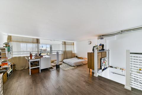 2 bedroom apartment to rent, 57 Ability Plaza, Arbutus Street E8