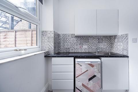 Studio to rent, Bodney Road, Hackney, London, E8