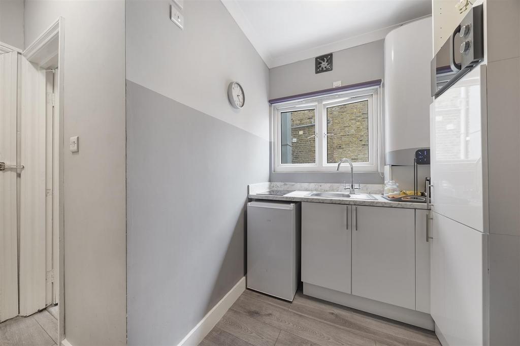 Apartment in Maida Vale - View 3