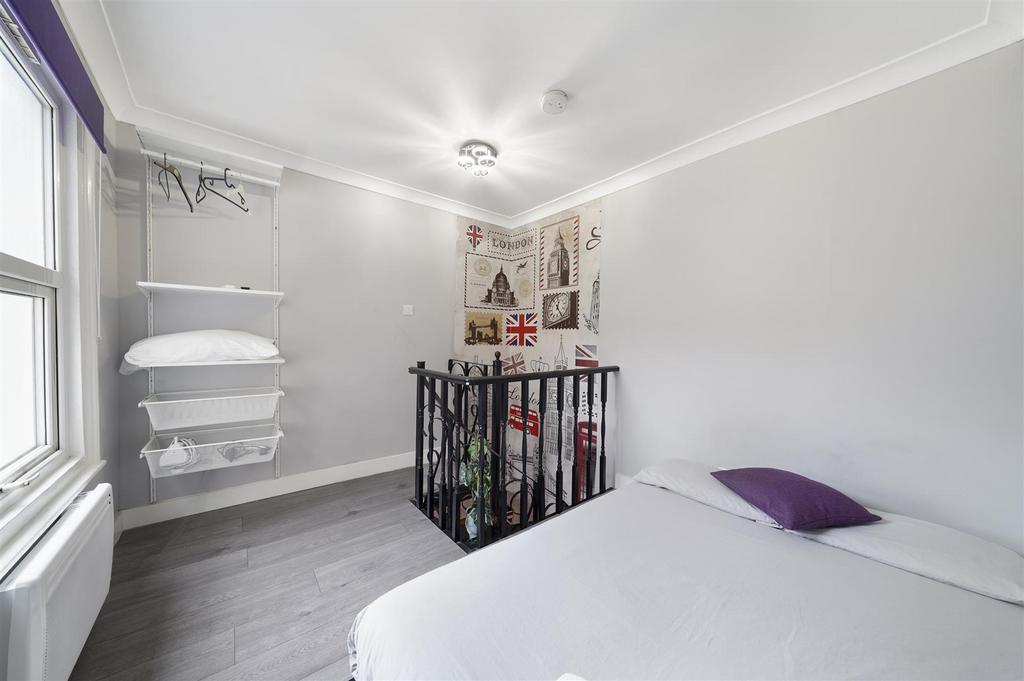 Apartment in Maida Vale - View 4