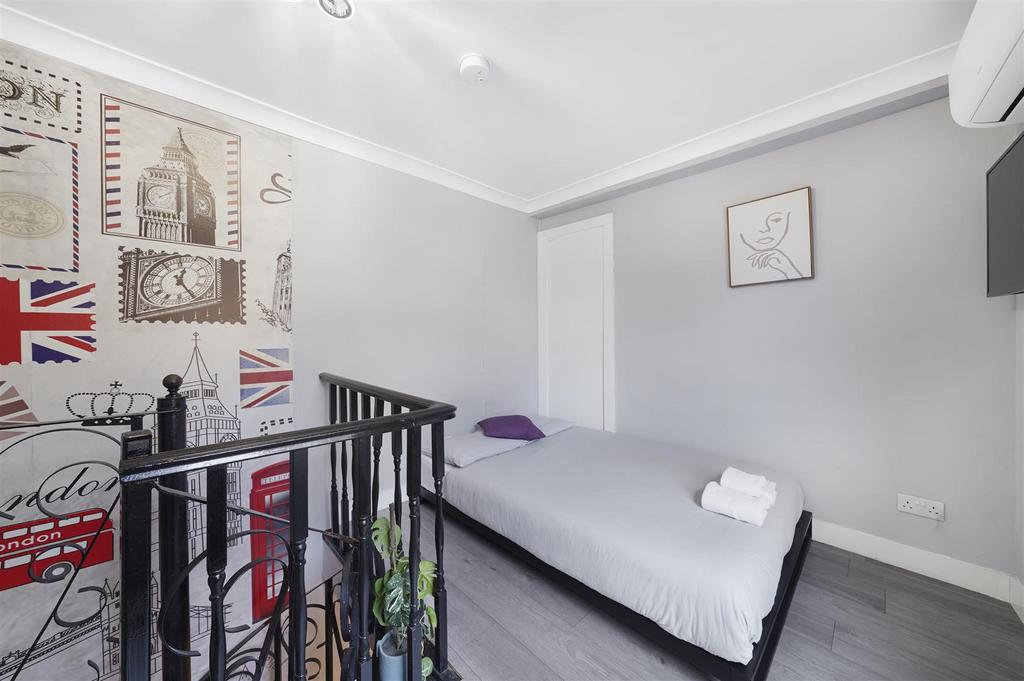 Apartment in Maida Vale - More