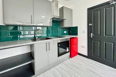 Studio to rent, Cromwell Road, Hounslow