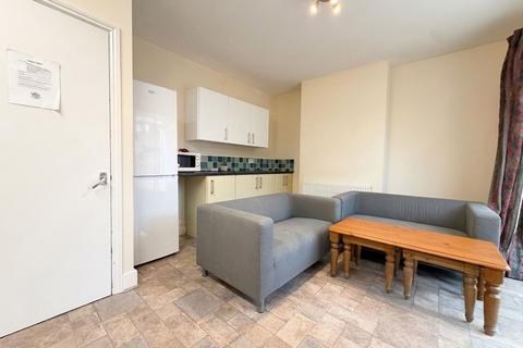 3 bedroom terraced house for sale, Mill Avenue, Uxbridge, UB8