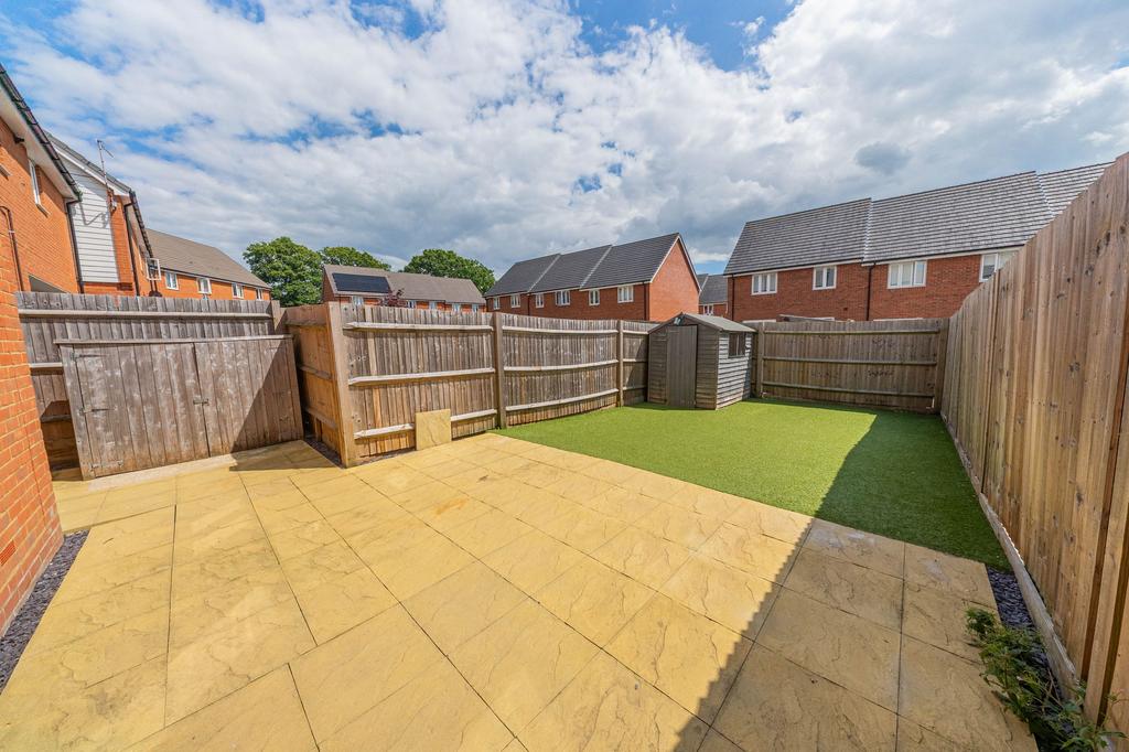 House in Haywards Heath - View 2