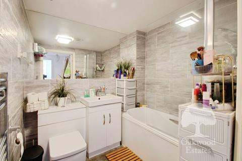 2 bedroom apartment to rent, Parsons Road, Langley SL3