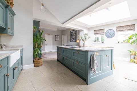 5 bedroom character property for sale, High Street, Olney
