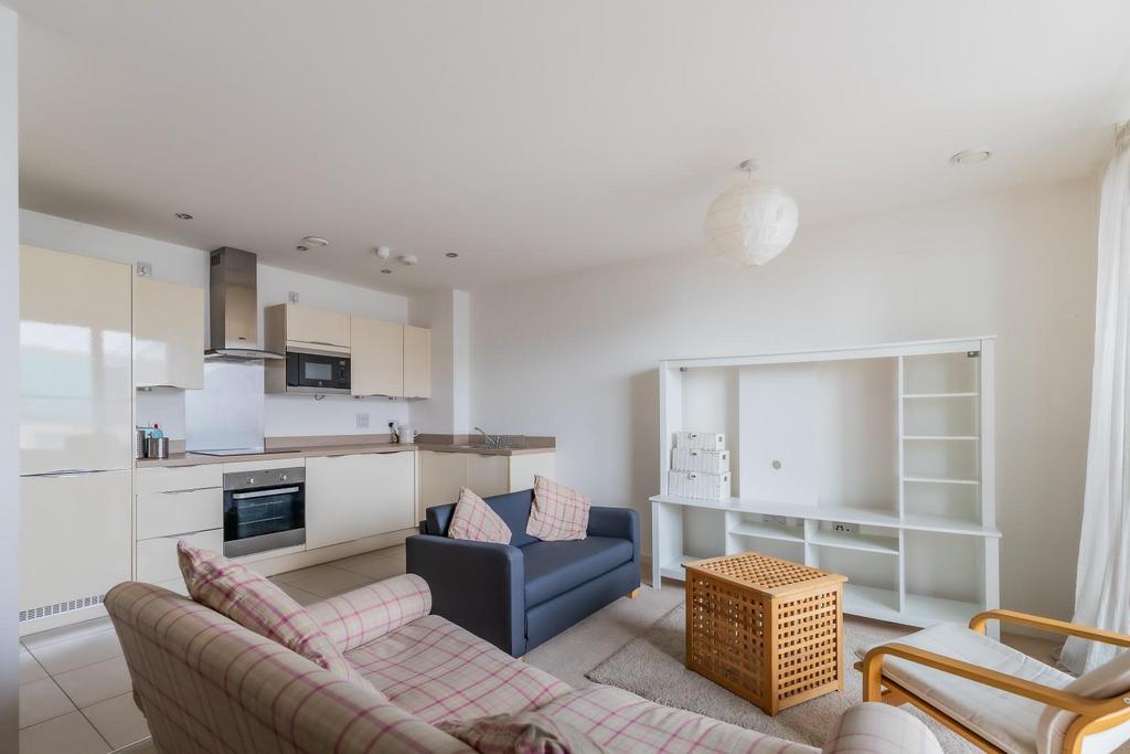Apartment in Cardiff, Windsor Quay, Grangetown - View 2
