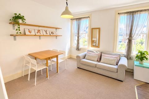 3 bedroom flat to rent, James Lane, James House, E10
