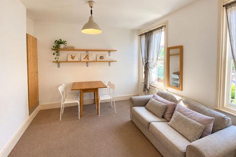 3 bedroom flat to rent, James Lane, James House, E10