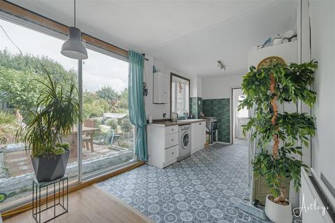 4 bedroom semi-detached house for sale, Linden Avenue, West Cross, Swansea