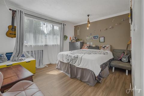 4 bedroom semi-detached house for sale, Linden Avenue, West Cross, Swansea