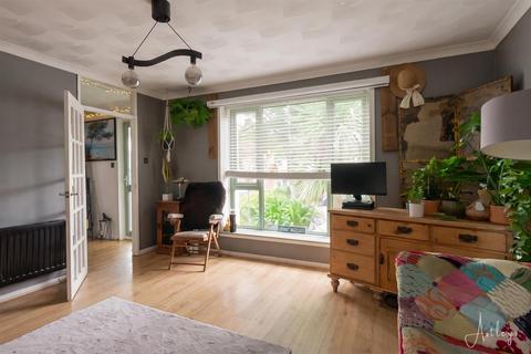 4 bedroom semi-detached house for sale, Linden Avenue, West Cross, Swansea