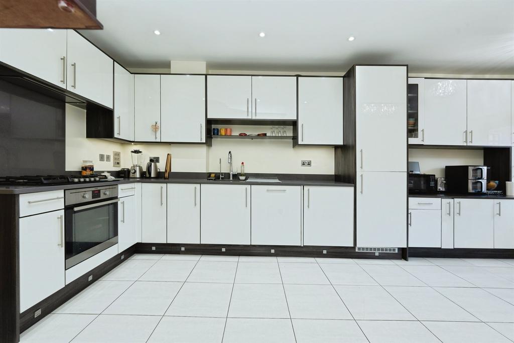 House in Watford - View 4