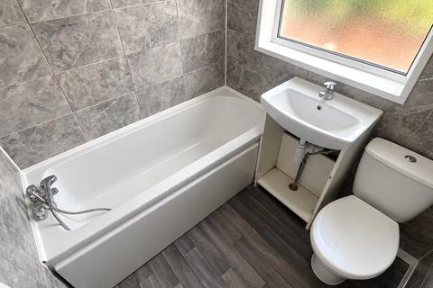 3 bedroom semi-detached house to rent, Seaton Road, Hayes, Middlesex, UB3