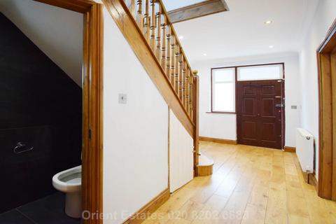 5 bedroom semi-detached house to rent, Neeld Crescent, London
