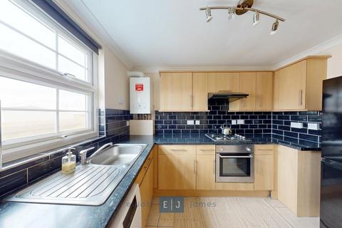2 bedroom apartment to rent, High Street, Ilford IG6